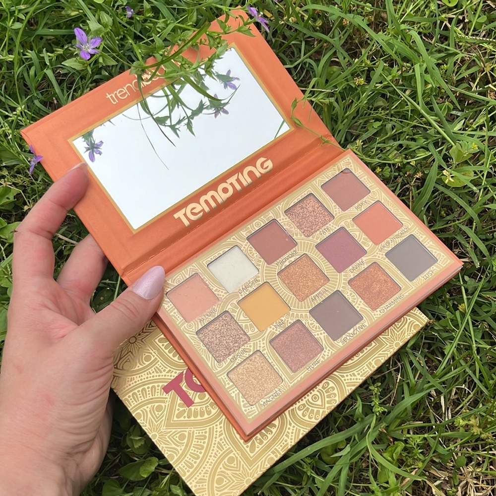 NEW beautycreations TEMPTING Eyeshadow Palette Makeup Palette Warm tone Neutrals